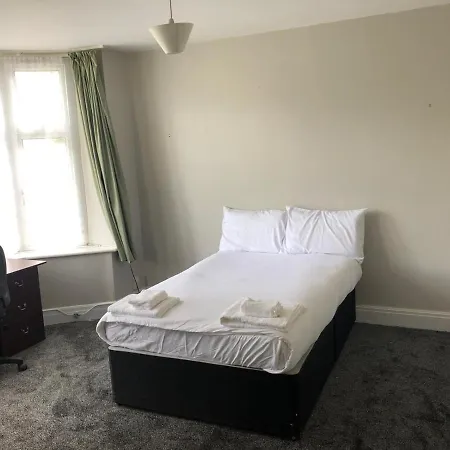 3 Bed Becketts Headingley Guest house