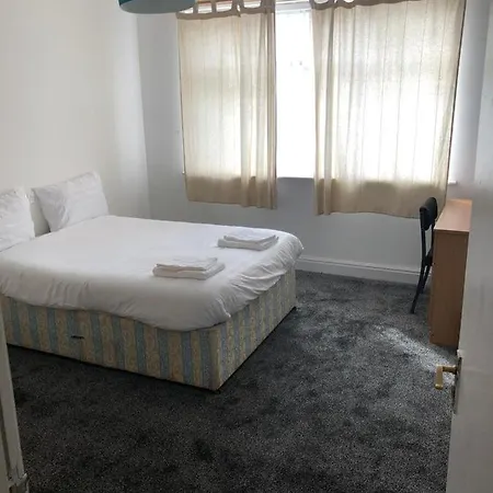 Guest house 3 Bed Becketts Headingley Leeds (West Yorkshire)